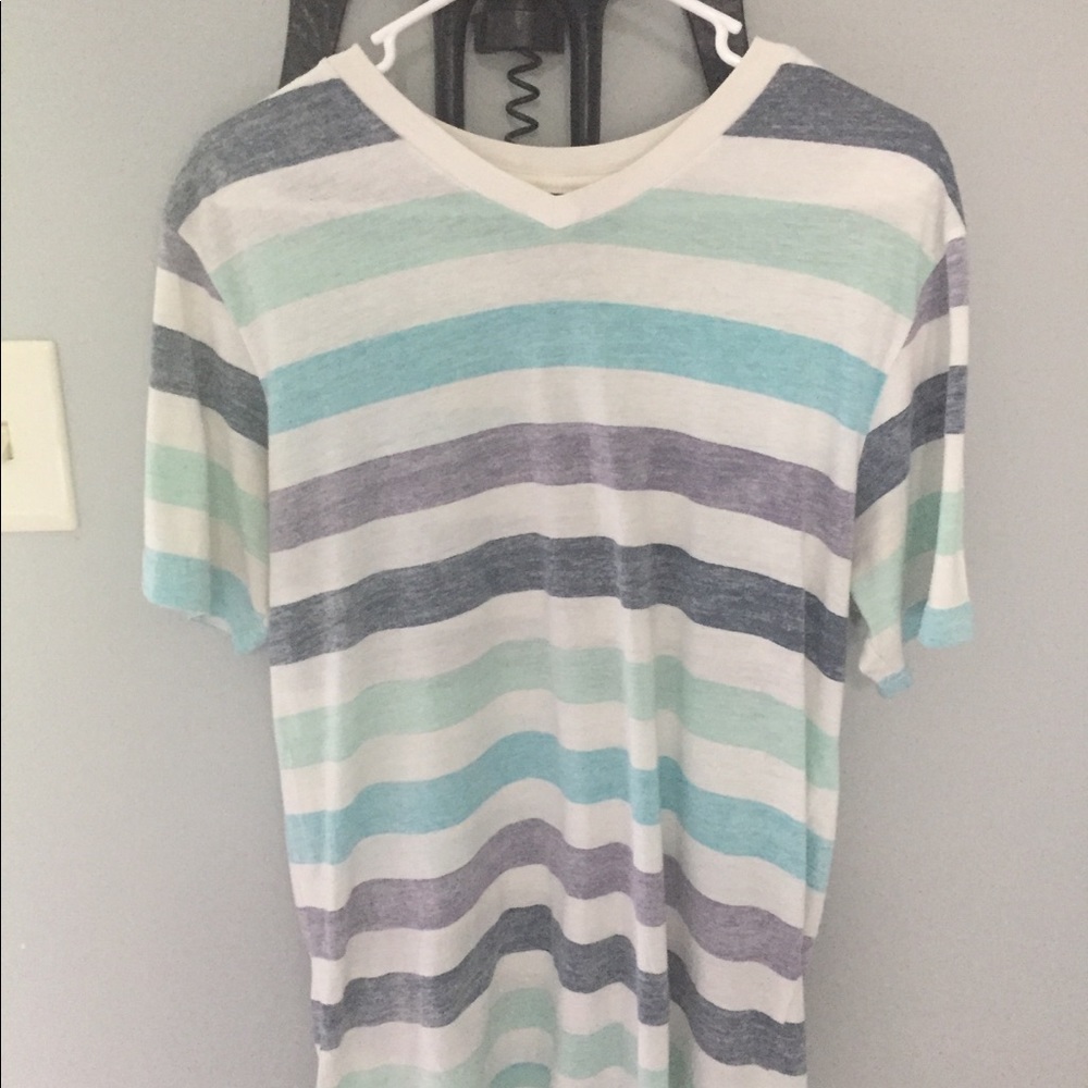 Nice Men’s V-neck
